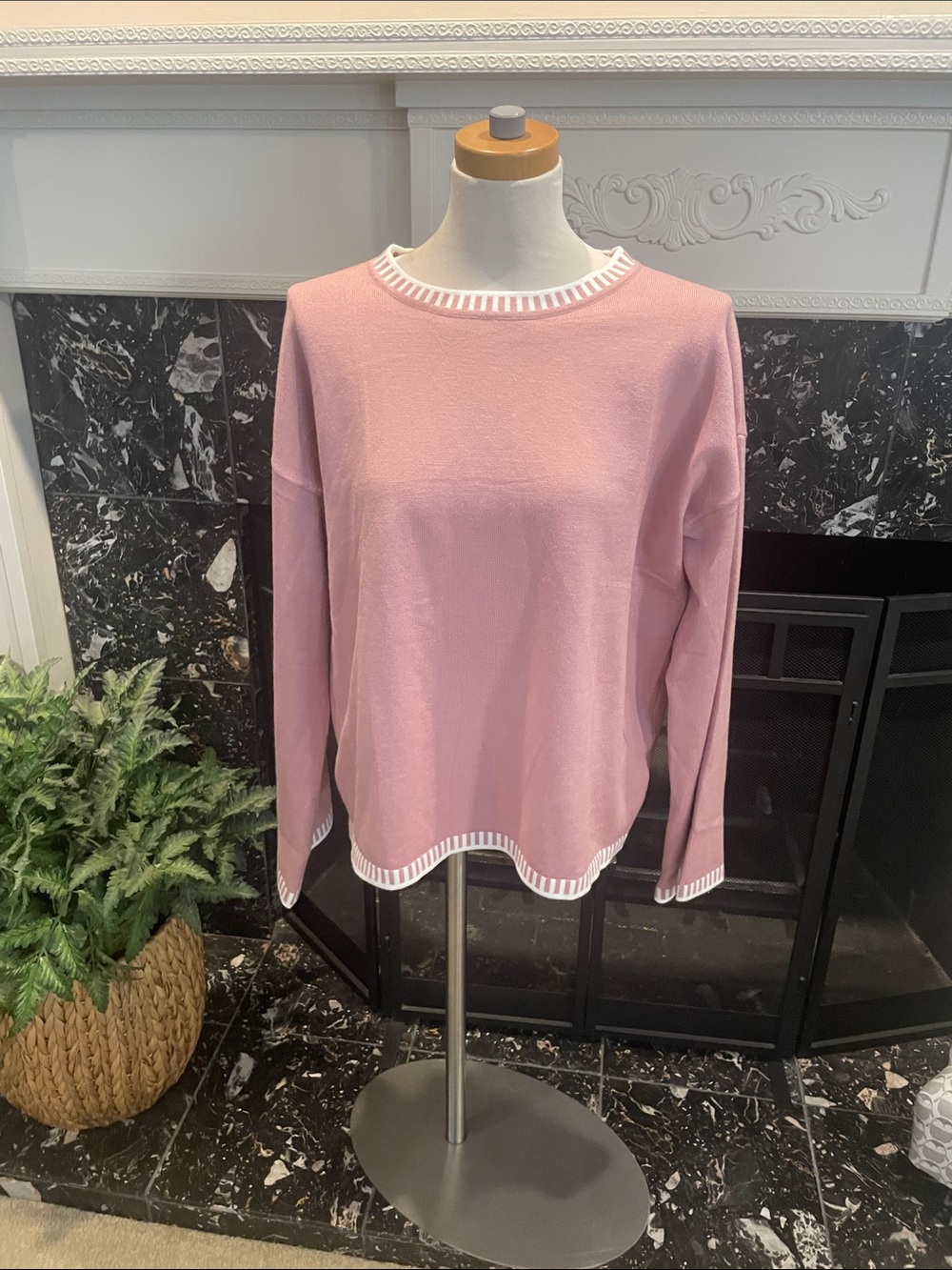Women’s Pink Crewneck Pullover Top